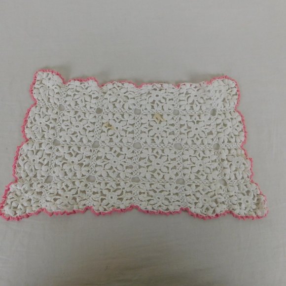 Crocheted Doilies Lot of 4 White Rectangles Pink Border Vtg Cottage Shabby Chic - Picture 8 of 10